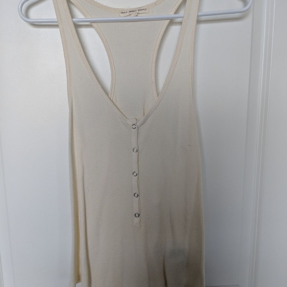 Tank top with buttons